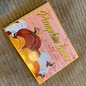 Peachy Queen Pumpkin Spice eyeshadow palette